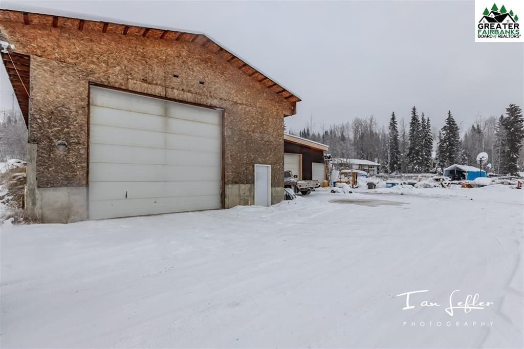 859 Lakloey Dr, North Pole, AK 99705